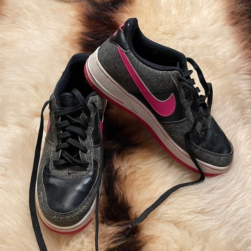 Nike Air Force 1s Low‎ Black Vivid Pink Sneakers